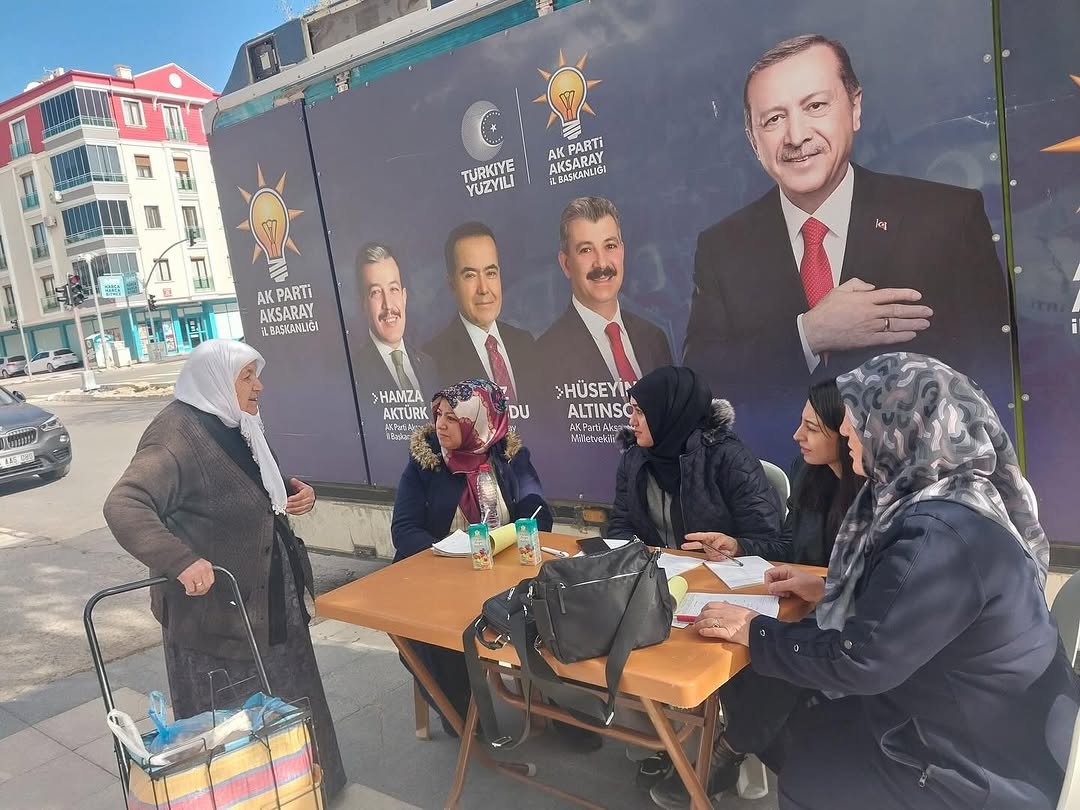 AK Parti Aksaray'da Cumartesi Pazarında Yeni Üye Kaydı Çalışmalarına Başladı