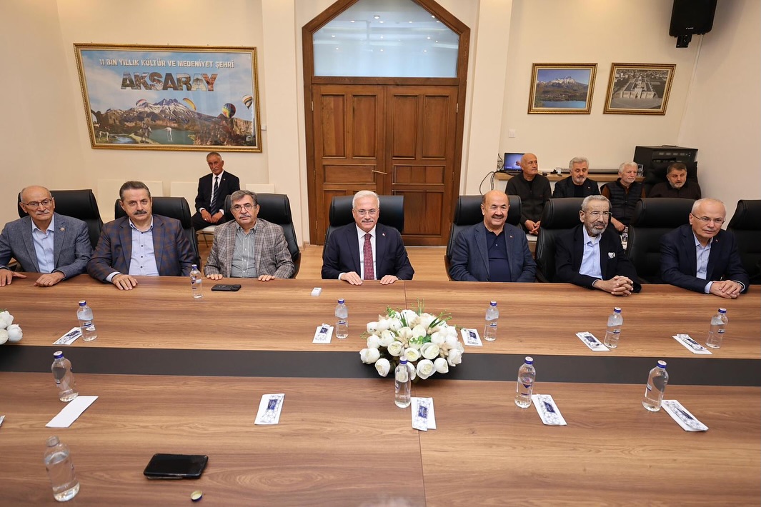 Aksaray Valisi Mehmet Ali Kumbuzoğlu'na Eski Bakan ve Milletvekillerinden Ziyaret