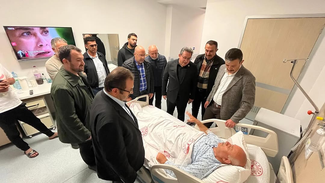Aksaray'da AK Partili Başkanlar, Hastanede Tedavi Gören Belediye Başkanı Adem Baylan'ı Ziyaret Etti