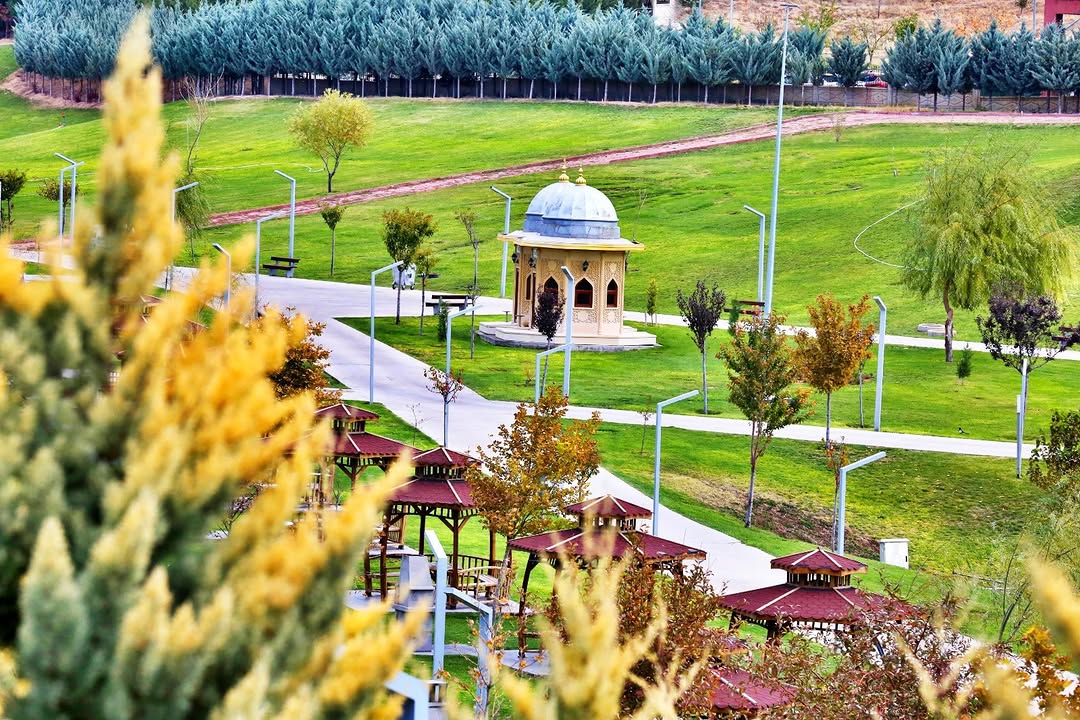 Aksaray Belediye Başkanı Evren Dinçer'den Sonbahar Sabahı Mesajı