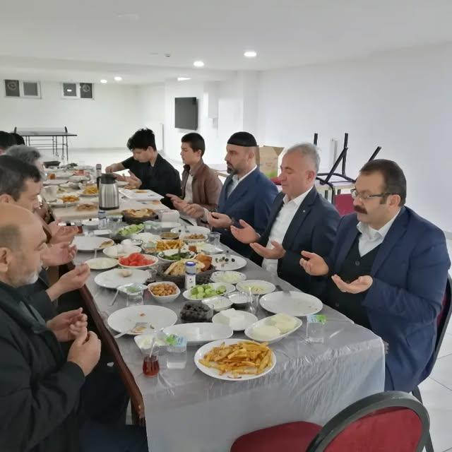 AK Parti Aksaray İl Başkanı ve Merkez İlçe Başkanı Kuran Kursu Öğrencileriyle Sahur Yaptı