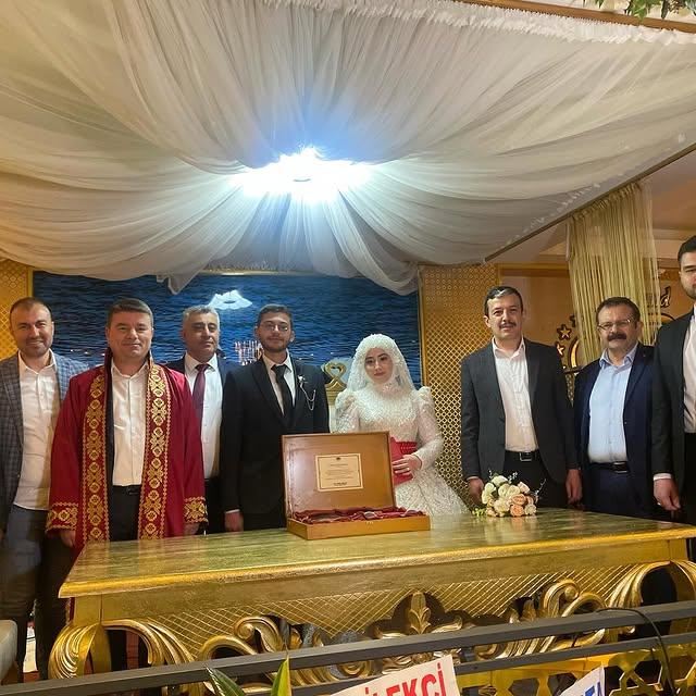 Aksaray'da Mutlu Bir Düğün: İl Başkanı Aktürk Çiftin Nikahına Şahit Oldu