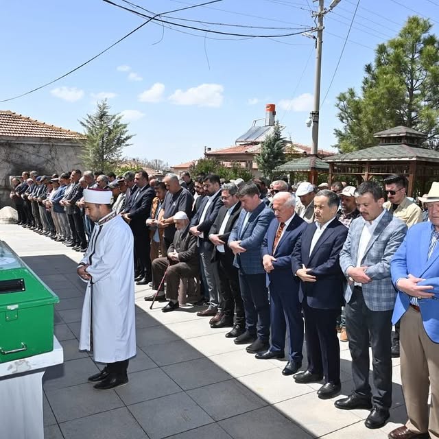 Aksaray'da Sevenlerinin Acısıyla Toprağa Verildi