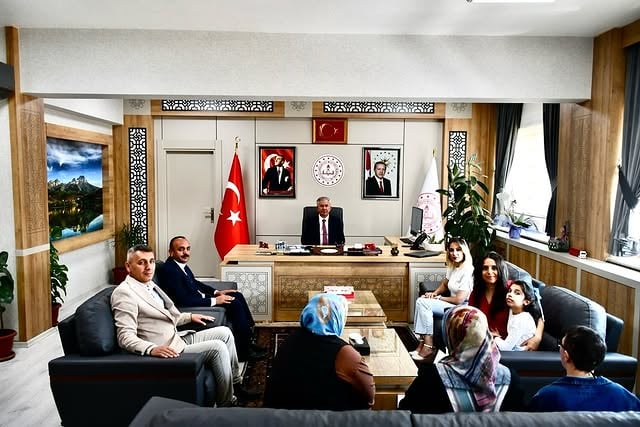 Aksaray İl Milli Eğitim Müdürü Metin Alpaslan, Özel Eğitim Uygulama Okulu Okul Aile Birliği'ni Makamında Ağırladı