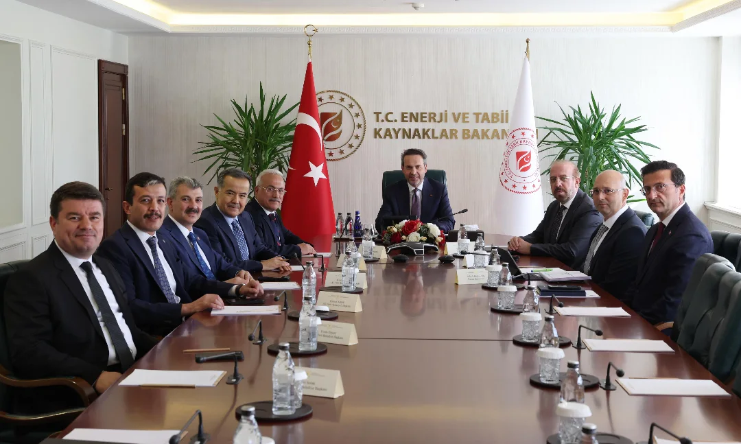 Aksaray Heyeti Enerji ve Tabii Kaynaklar Bakanı Bayraktar'ı Ziyaret Etti