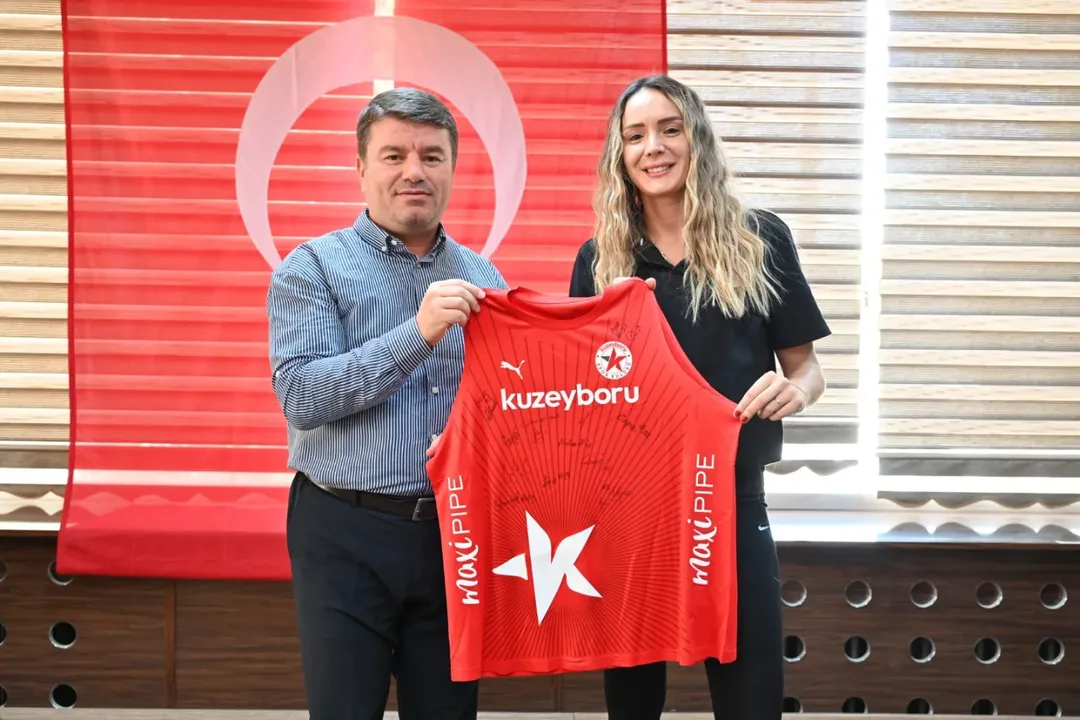 Aksaray Belediye Başkanı Evren Dinçer, Kuzeyboru Spor Kulübü Kadın Voleybol Takımını Ağırladı