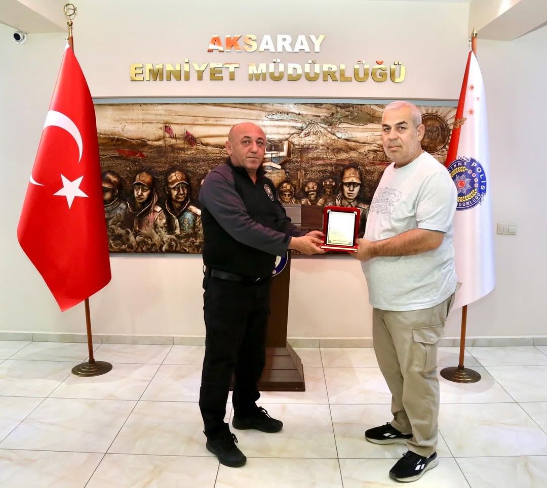 Aksaray Emniyet Müdürlüğü'nden Emekliye Plaket