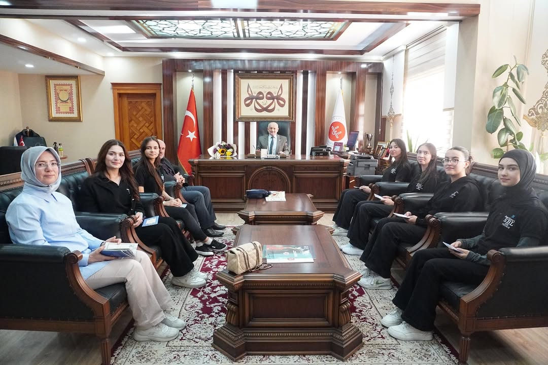 Aksaray'da Öğrencilerden Camiler ve Din Görevlileri Haftası'nda Anlamlı Ziyaret