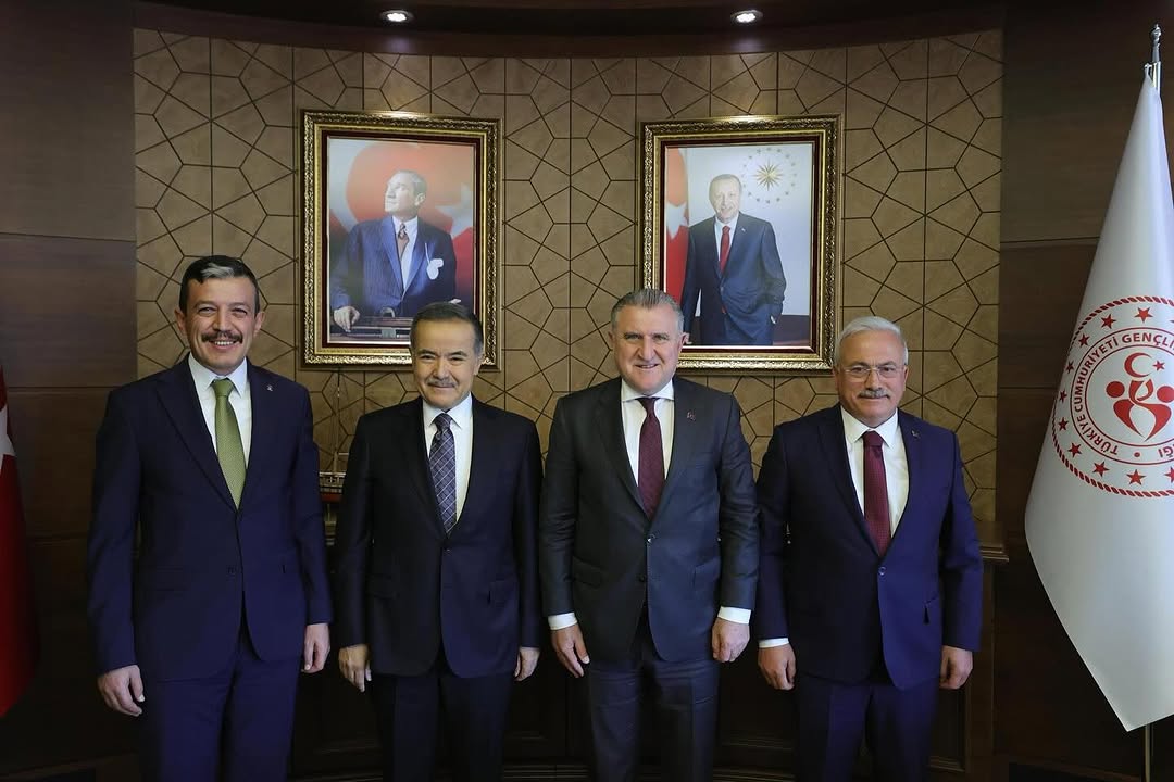 Aksaray Heyeti, Gençlik ve Spor Bakanı Osman Aşkın Bak'ı Ziyaret Etti