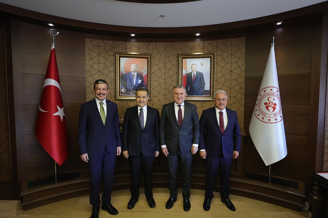 Aksaray Valisi Kumbuzoğlu, Bakan Bak'ı Ziyaret Etti: Aksaray'a Sportif Yatırımlar Gündemde