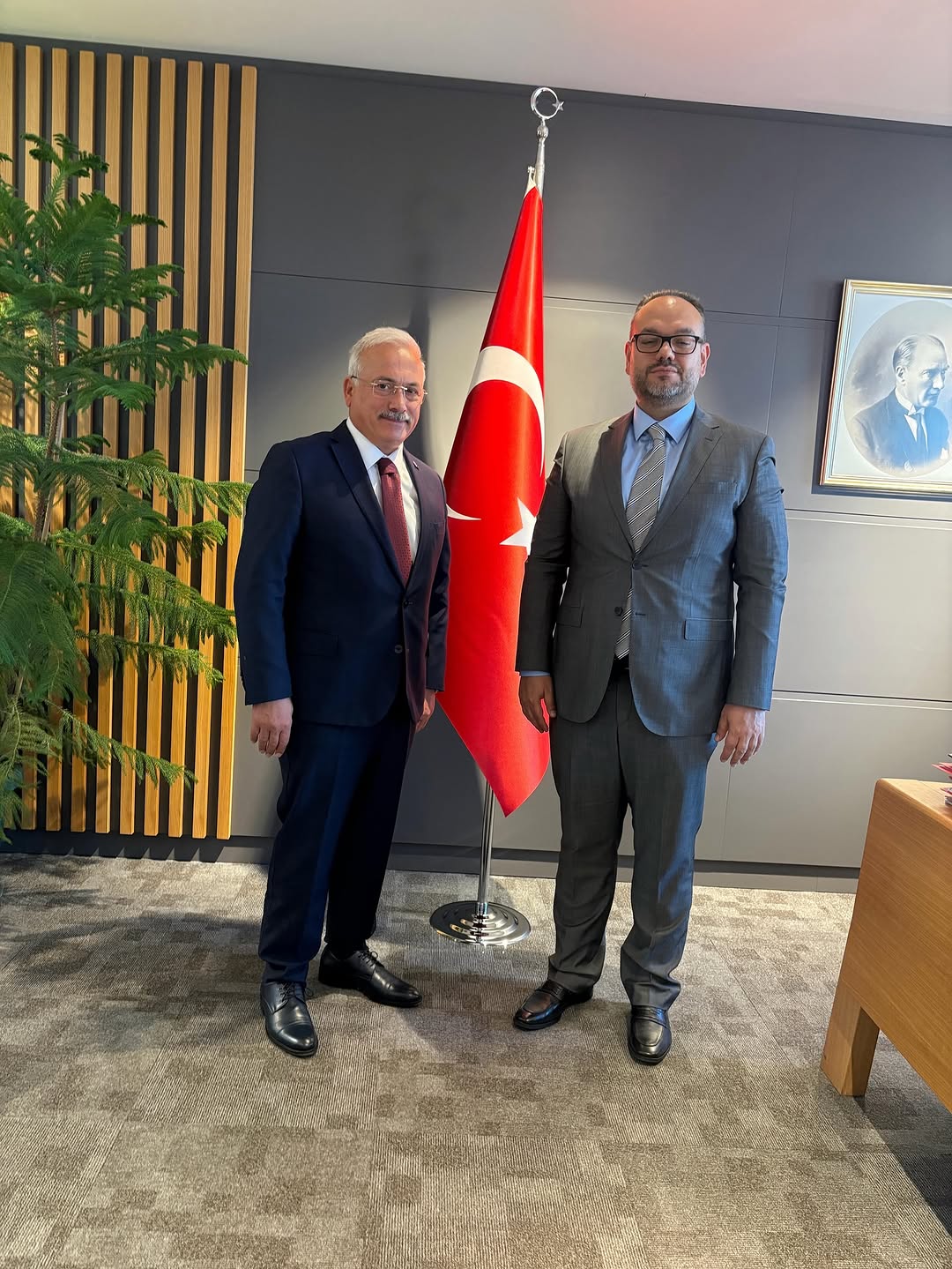 Aksaray Valisi Kumbuzoğlu, Yeni Atanan Cumhurbaşkanlığı İletişim Başkan Yardımcısı'nı Ziyaret Etti