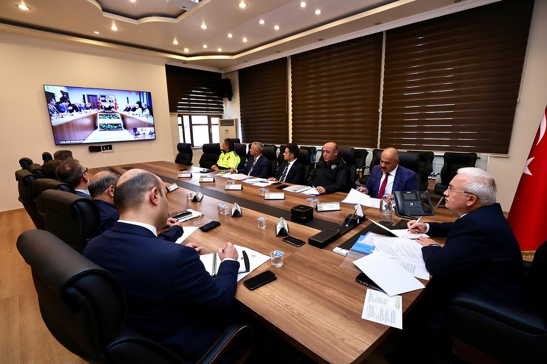 Aksaray Valisi Kumbuzoğlu, Tabela Sadeleştirme ve Trafik Güvenliği Toplantısına Katıldı