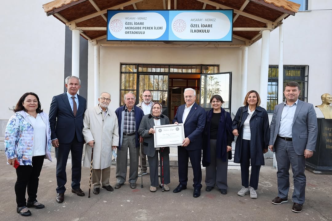 Aksaray Valisi'nden Hayırsever Mergube İleri Perek'e Teşekkür Belgesi