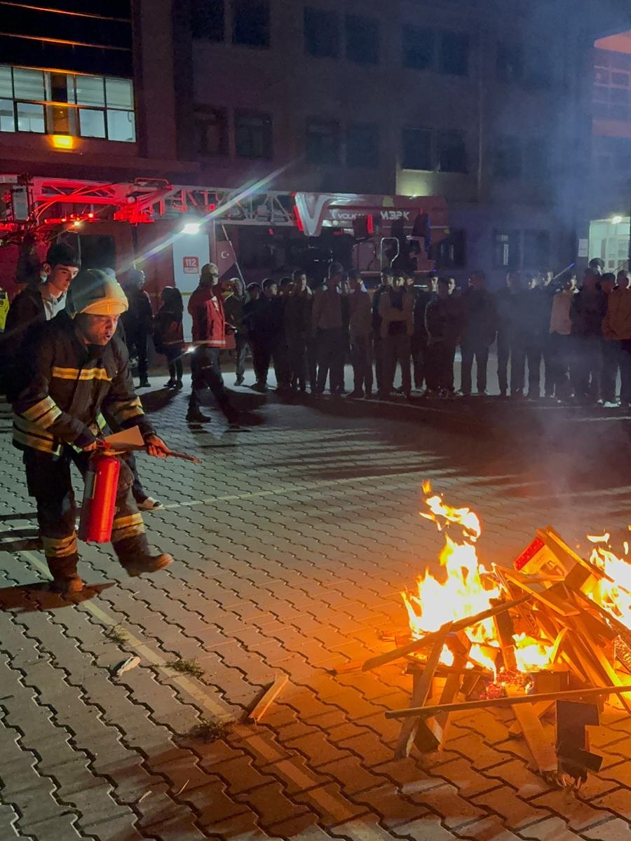 Aksaray'da Tüm Pansiyonlu Okullarda Eş Zamanlı Yangın Tahliye Tatbikatı Yapıldı