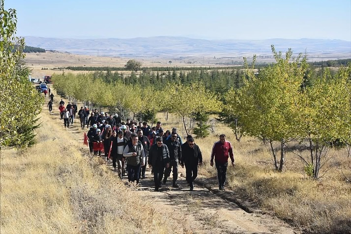 Aksaray'da Aile Yılı Etkinliği: Ekecik Ormanları'nda Doğa Yürüyüşü Düzenlendi