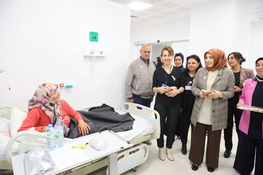Aksaray'da Meme Kanseri Farkındalık Ziyareti: Erken Teşhisin Önemi Vurgulandı