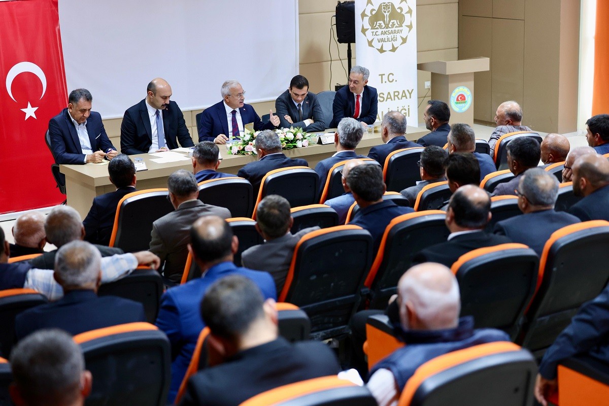 Vali Kumbuzoğlu, Eskil'de Muhtarlarla Buluştu: