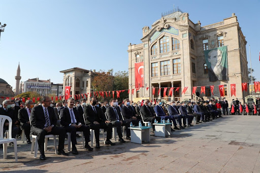 Bayrak ve Poster Uygulamasında Standart Genelge Yayımlandı