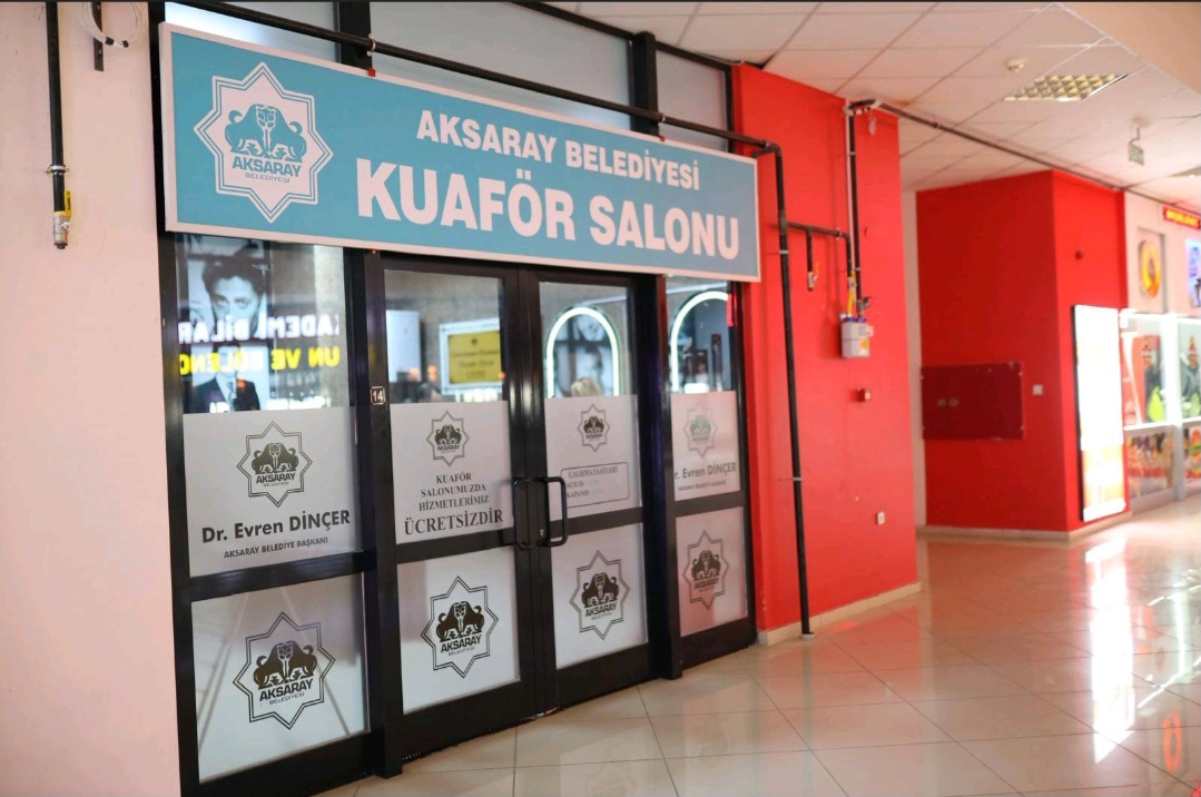 AKSARAY BELEDİYESİ’NİN ÜNİVERSİTE KAMPÜSÜNDEKİ ÜCRETSİZ KUAFÖR SALONU ÖĞRENCİLERDEN YOĞUN İLGİ GÖRÜYOR