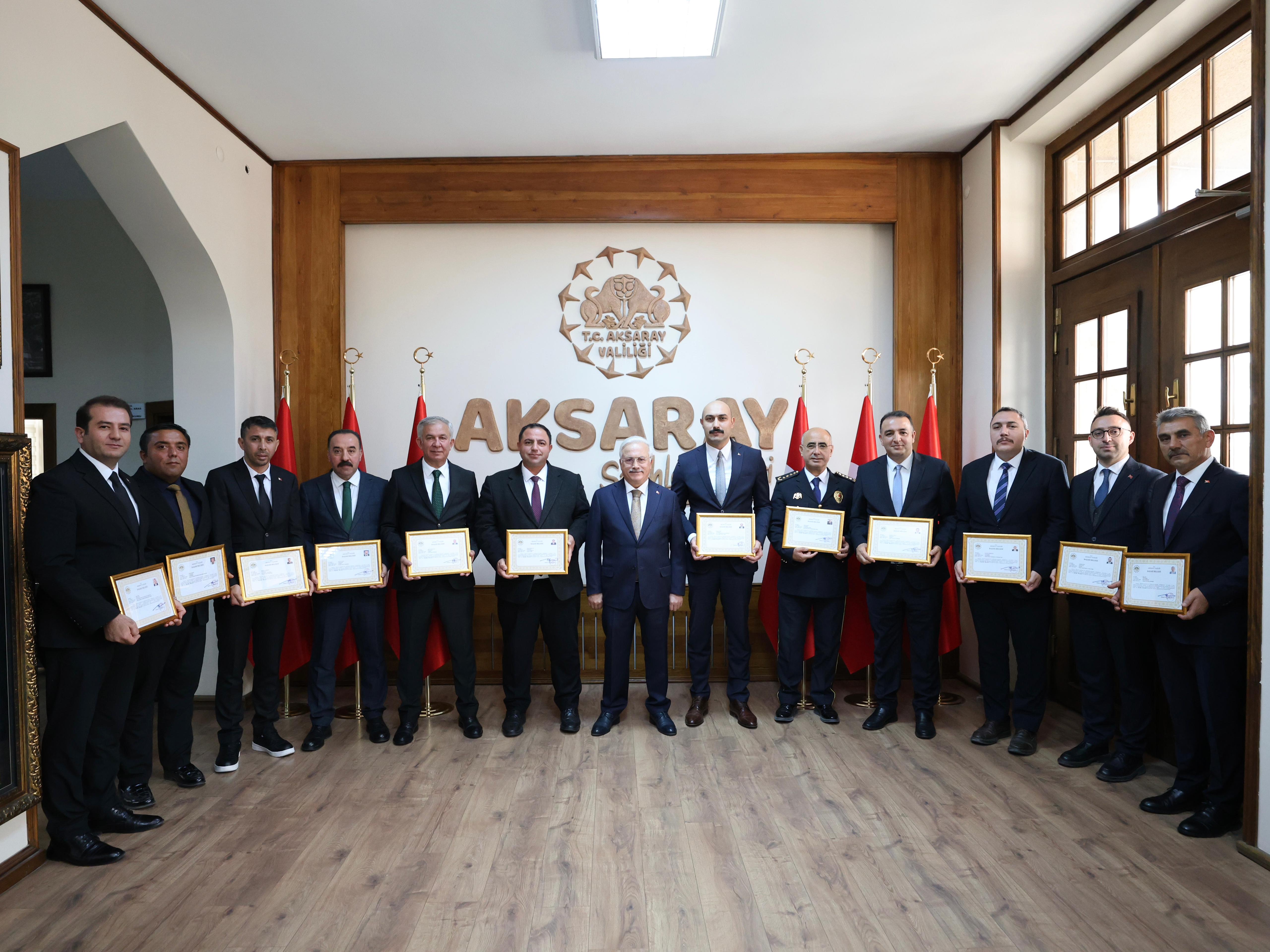 AKSARAY VALİSİNDEN YARDIMCISI VE EMEĞİ GEÇENLERE TEŞEKKÜR  BELGESİ.