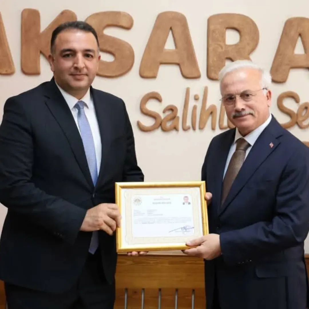 Aksaray’da Vali Kumbuzoğlu’ndan İŞKUR Müdürü Akkuş’a Başarı Belgesi