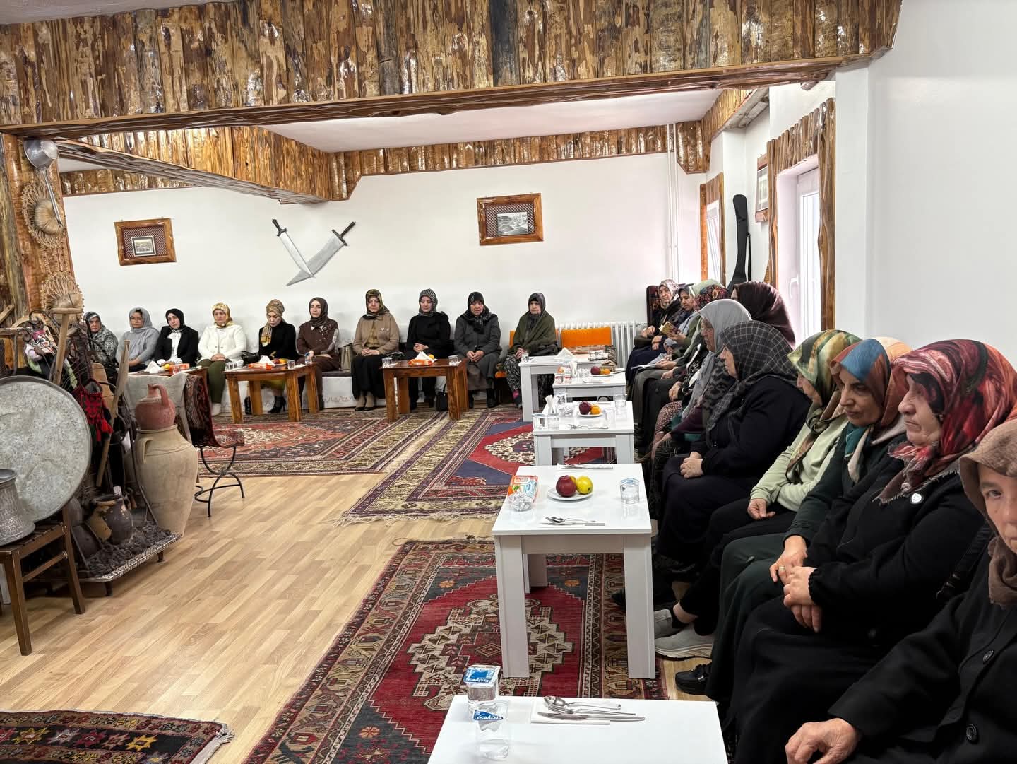 Aksaray’da Şehit Aileleri ve Huzurevi Sakinleri Gönül Sofrasında Buluştu