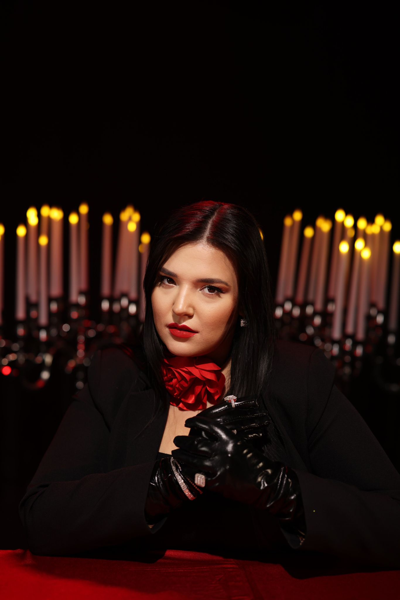 TUĞÇE KANDEMİR’DEN YILIN SON SÜRPRİZİ “YALNIZLIK KOROSU”