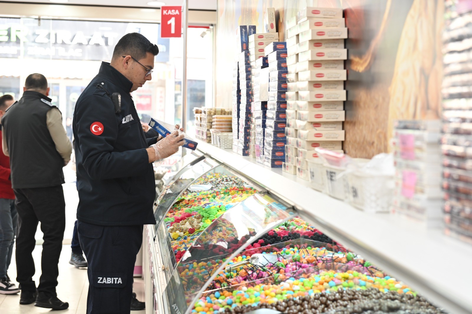 YILBAŞI ÖNCESİ KURUYEMİŞ SATIŞ NOKTALARINA ZABITA DENETİMİ