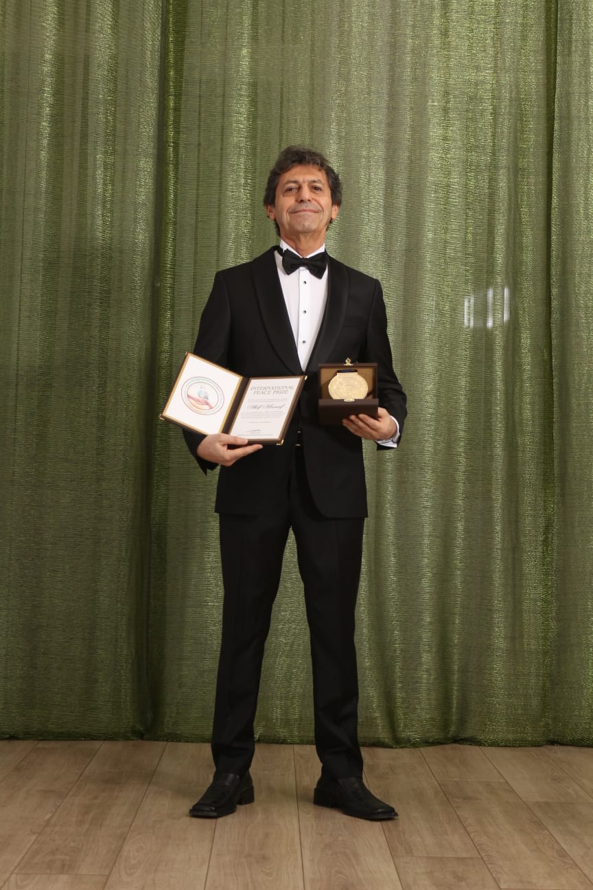 Azerbaycanlı Aktivist  Ünlü Yazar Akif Manaf 2025 Yılı International Peace Prize Ödülü’nü Aldı