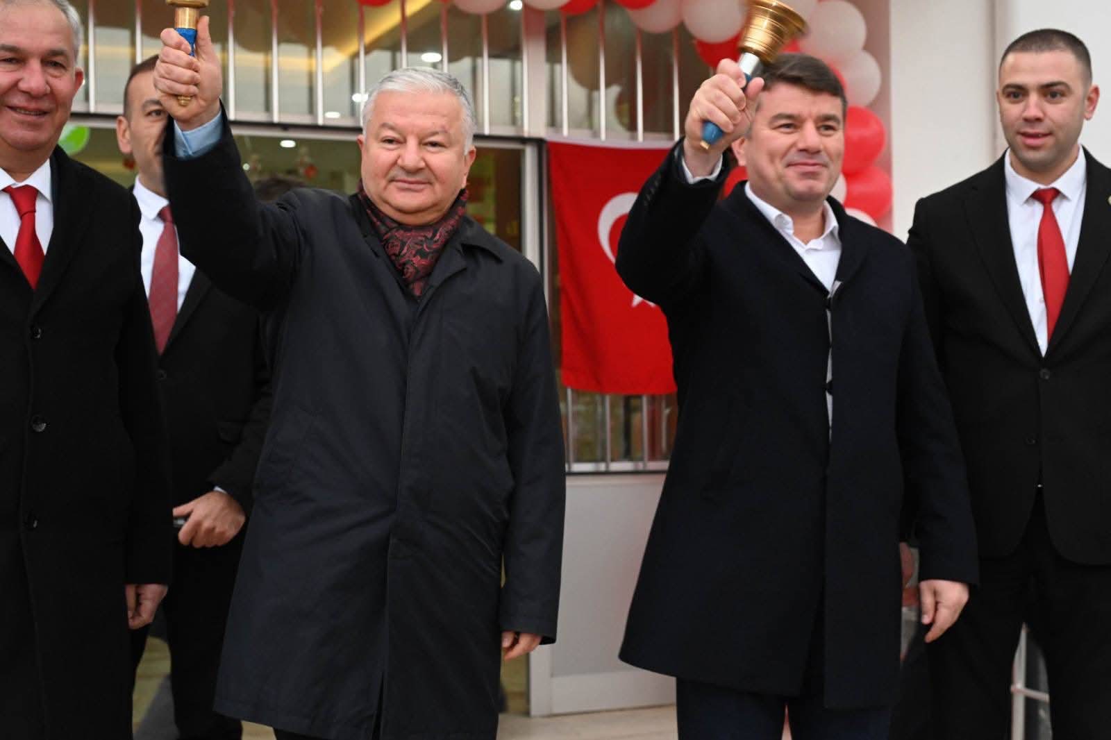 Vali Murat Duru ve Başkan Dr. Evren Dinçer İlk Ders Zilini Birlikte Çaldı