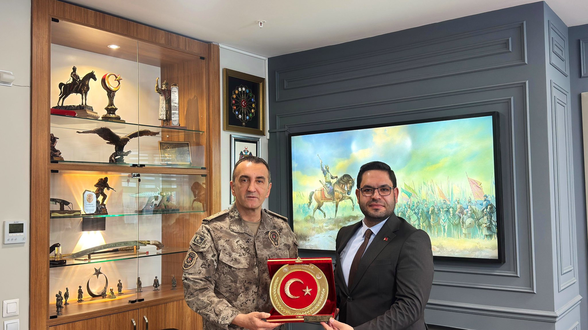 Halep Türkmenleri Derneği’nden Özel Harekât’a Anlamlı Ziyaret