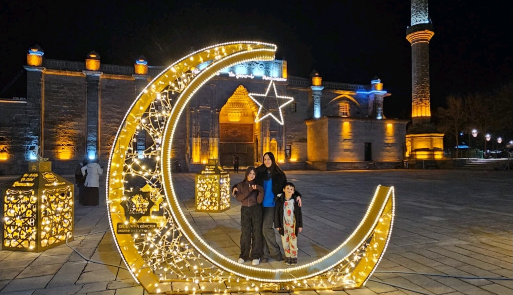 TARİHİ ULU CAMİ MAHYALAR VE SÜSLEMELERLE IŞIL IŞIL OLDU