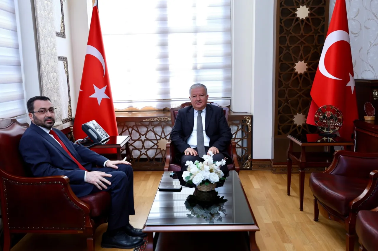 Niğde İl Genel Meclis Başkanı Ömer Kılıç, Aksaray Valisi Murat Duru'yu Ziyaret Etti