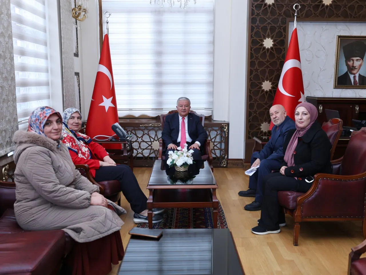 Aksaray Valisi Duru, Yazarlar Birliği Temsilcisini Makamında Ağırladı
