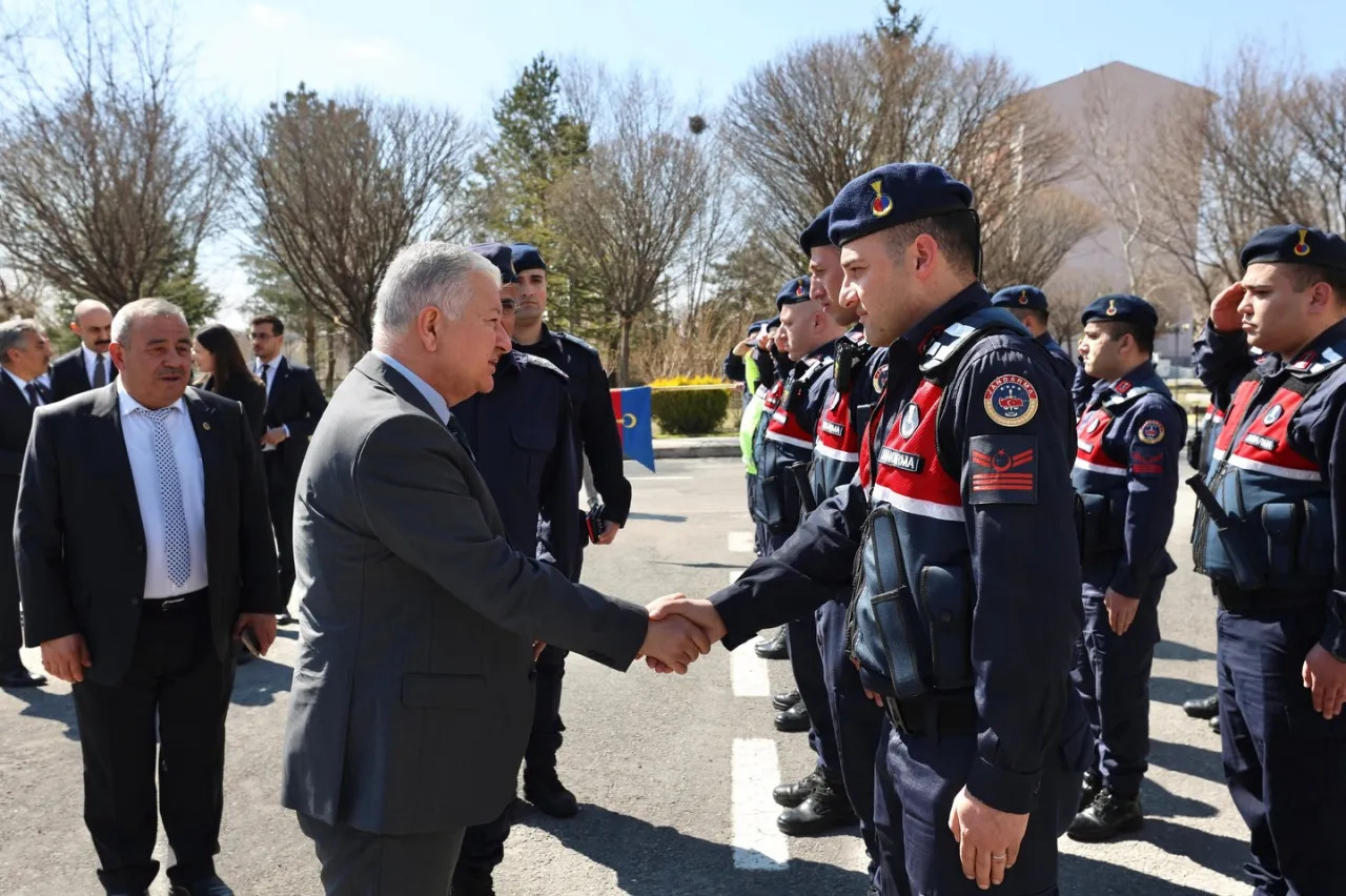 Aksaray Valisi Murat Duru Gülağaç'ta Güvenlik Birimlerini Ziyaret Etti
