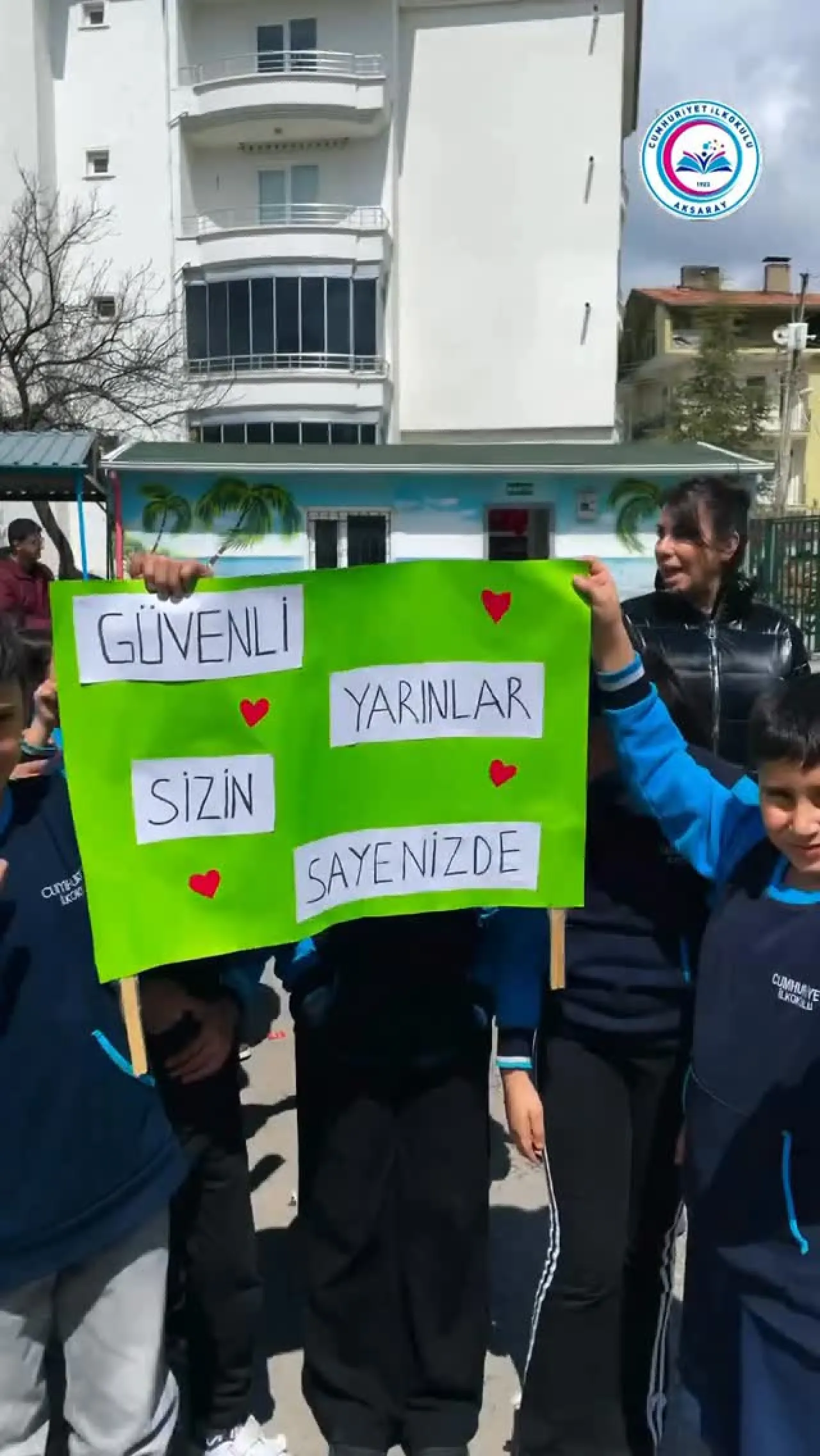 Aksaray'da Polis Haftası Coşkusu: Minik Öğrenciler Polislerle Buluştu