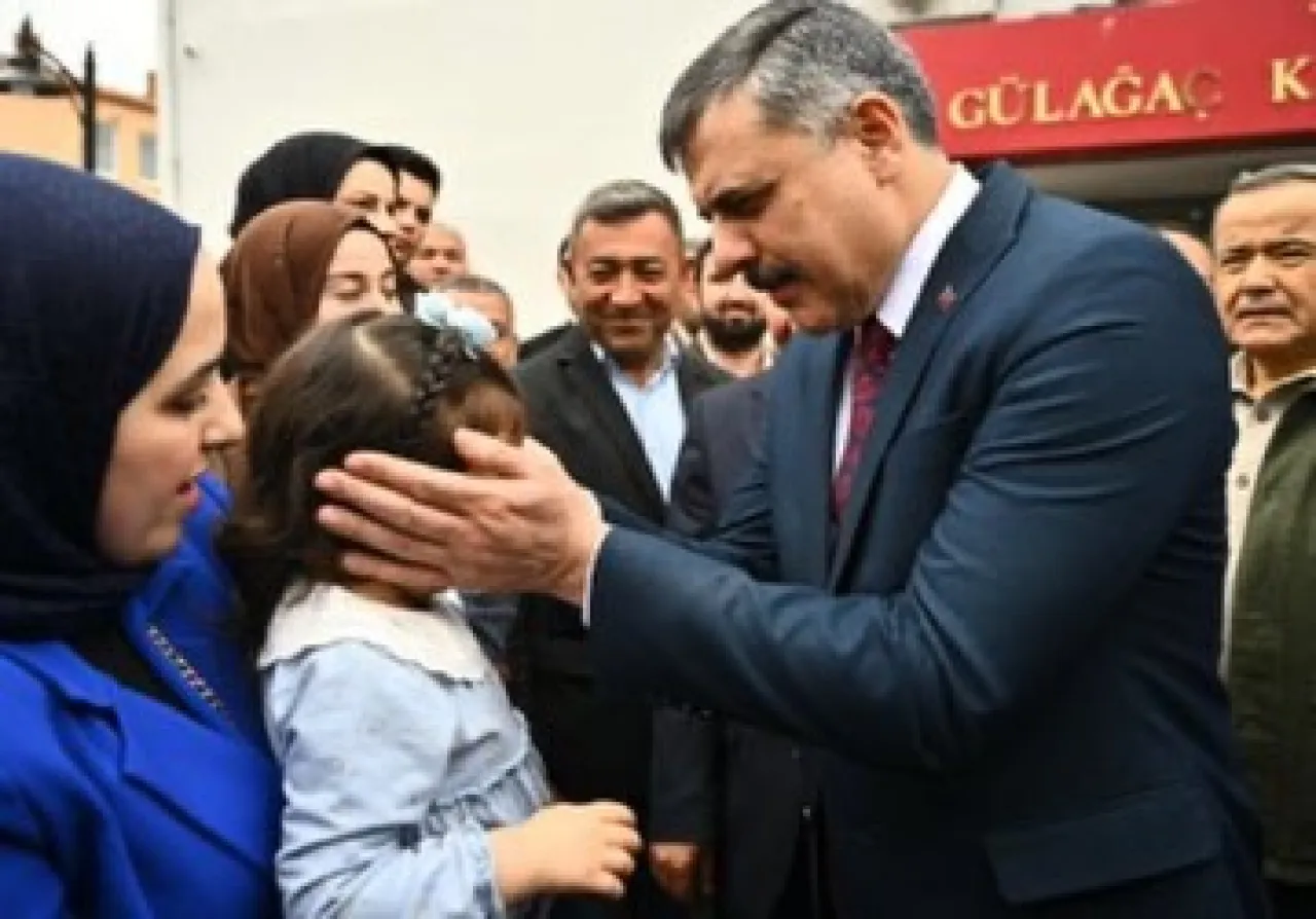 İçişleri Bakanı Çiftçi'nin Gülağaç Ziyaretinde Duygusal Karşılama