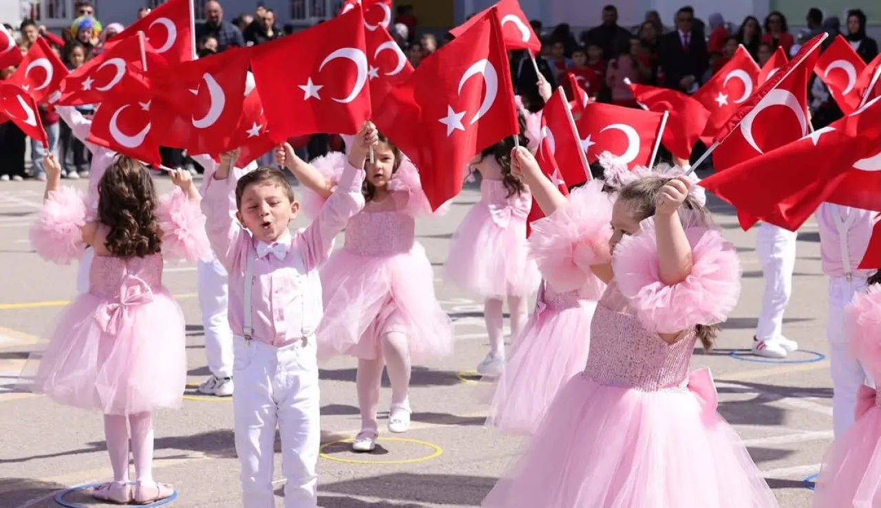 Aksaray'da 23 Nisan Coşkusu: Çocuklar Bayramı Renkli Etkinliklerle Kutladı