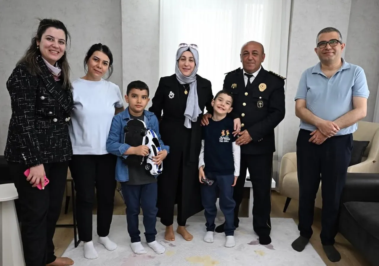 23 Nisan'da Evde Eğitim Gören Öğrencilere Anlamlı Ziyaret