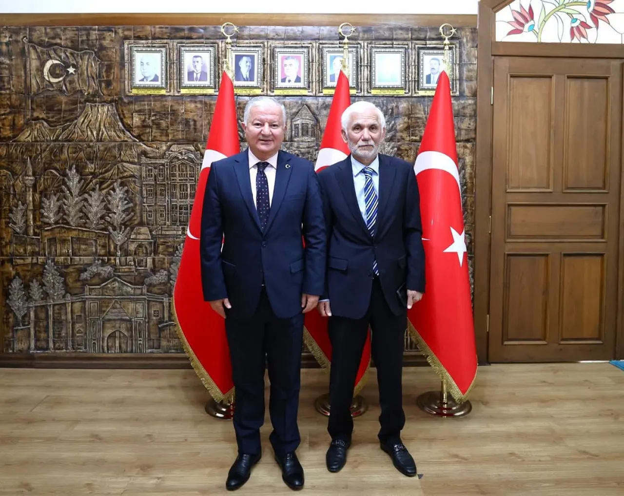 Aksaray Valisi Duru, Eski Vali Alimoğlu'nu Makamında Ağırladı