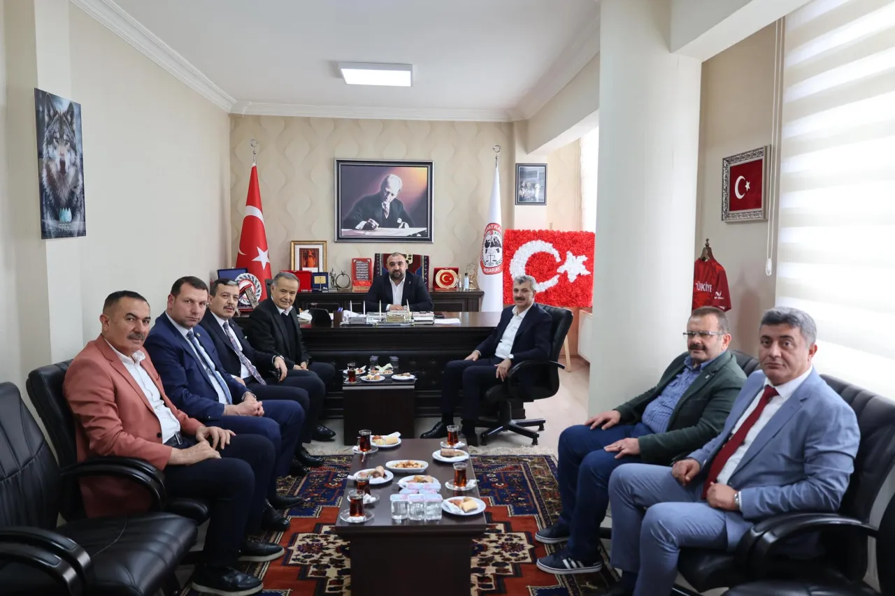 AK Parti Aksaray Heyetinden Esnaf Odası Başkanına Bayramlaşma Ziyareti