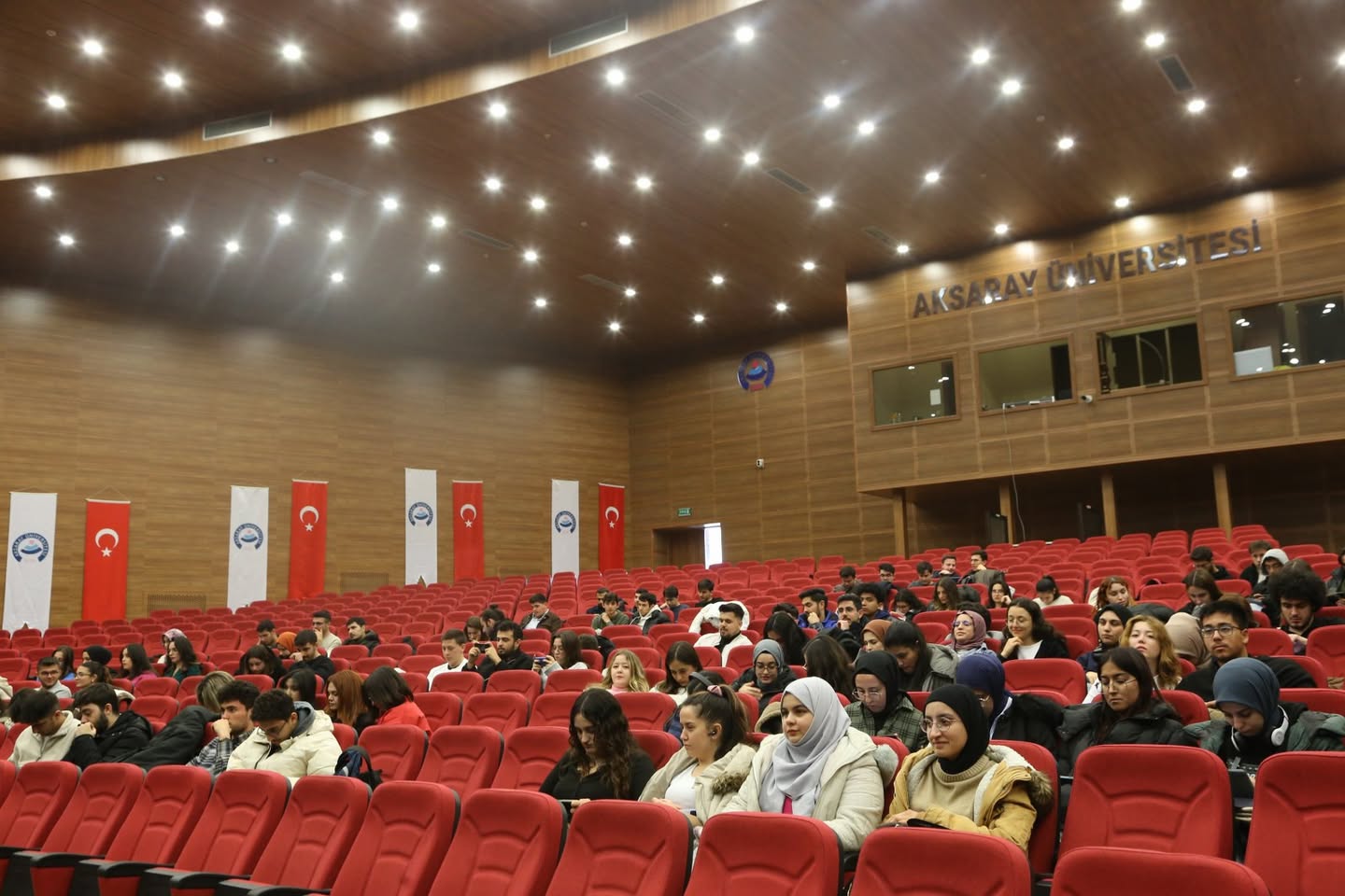 Sağlıkta Etkili İletişim ve Beden Dili Üzerine Konferans Düzenlendi