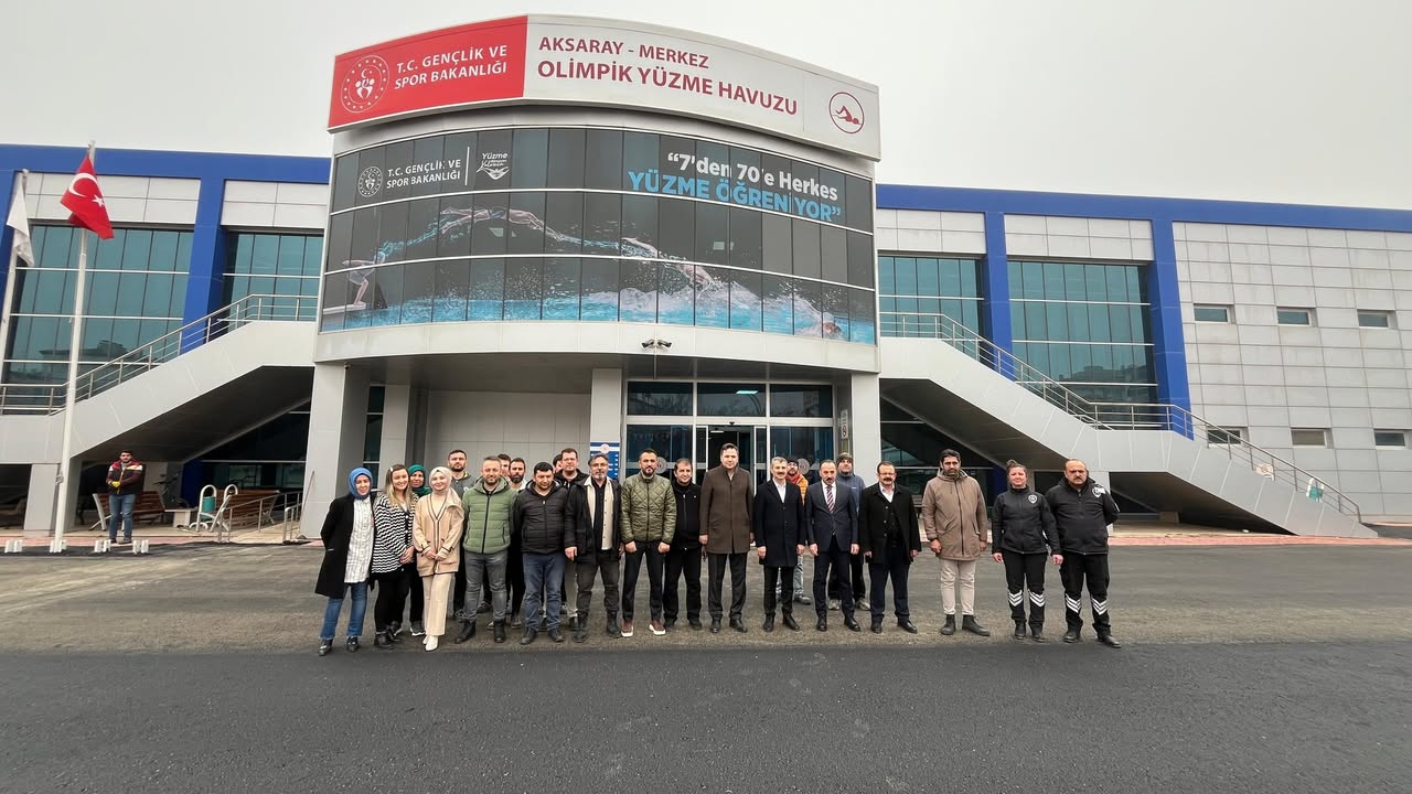 Yenilenen Tam Olimpik Yüzme Havuzu Gençlerle Buluşuyor