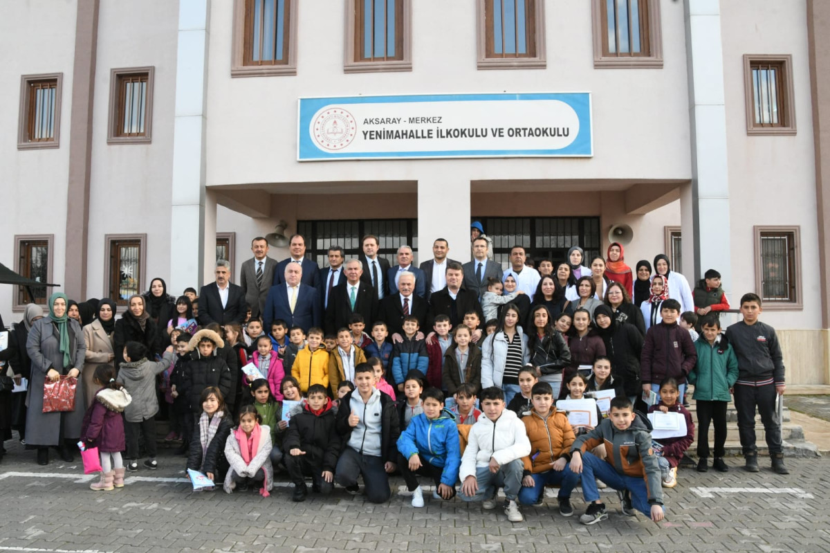 Başkan Dinçer ve Vali Kumbuzoğlu, Çocukların Karne Sevincine Ortak Oldu