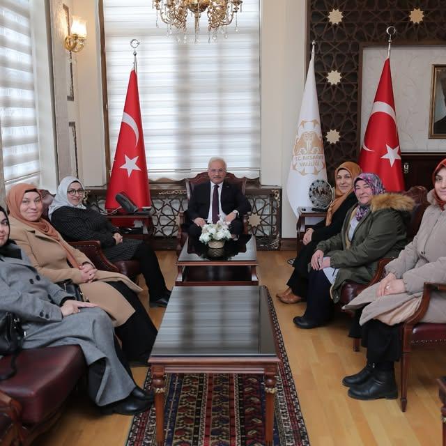 Aksaray Valisi, AK Parti Kadın Kolları'nı Kabul Etti