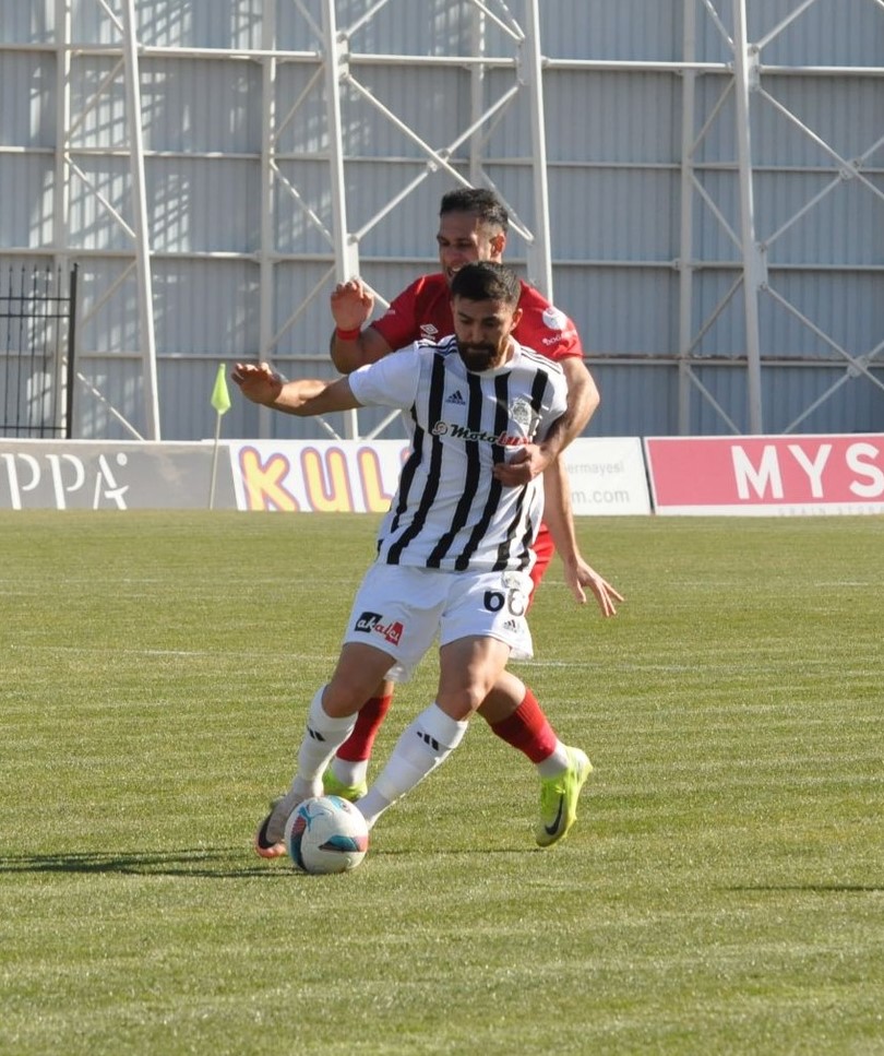 Motolux 68 Aksarayspor'lu Abdurrahman Canlı Sakatlandı