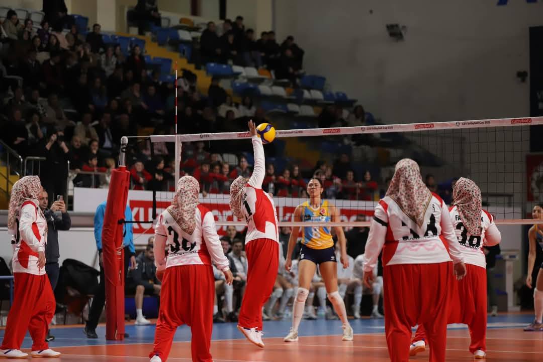 Voleybol Sahasında Anlamlı Etkinlik: Büyük Maç Deprem Anısına Oynandı