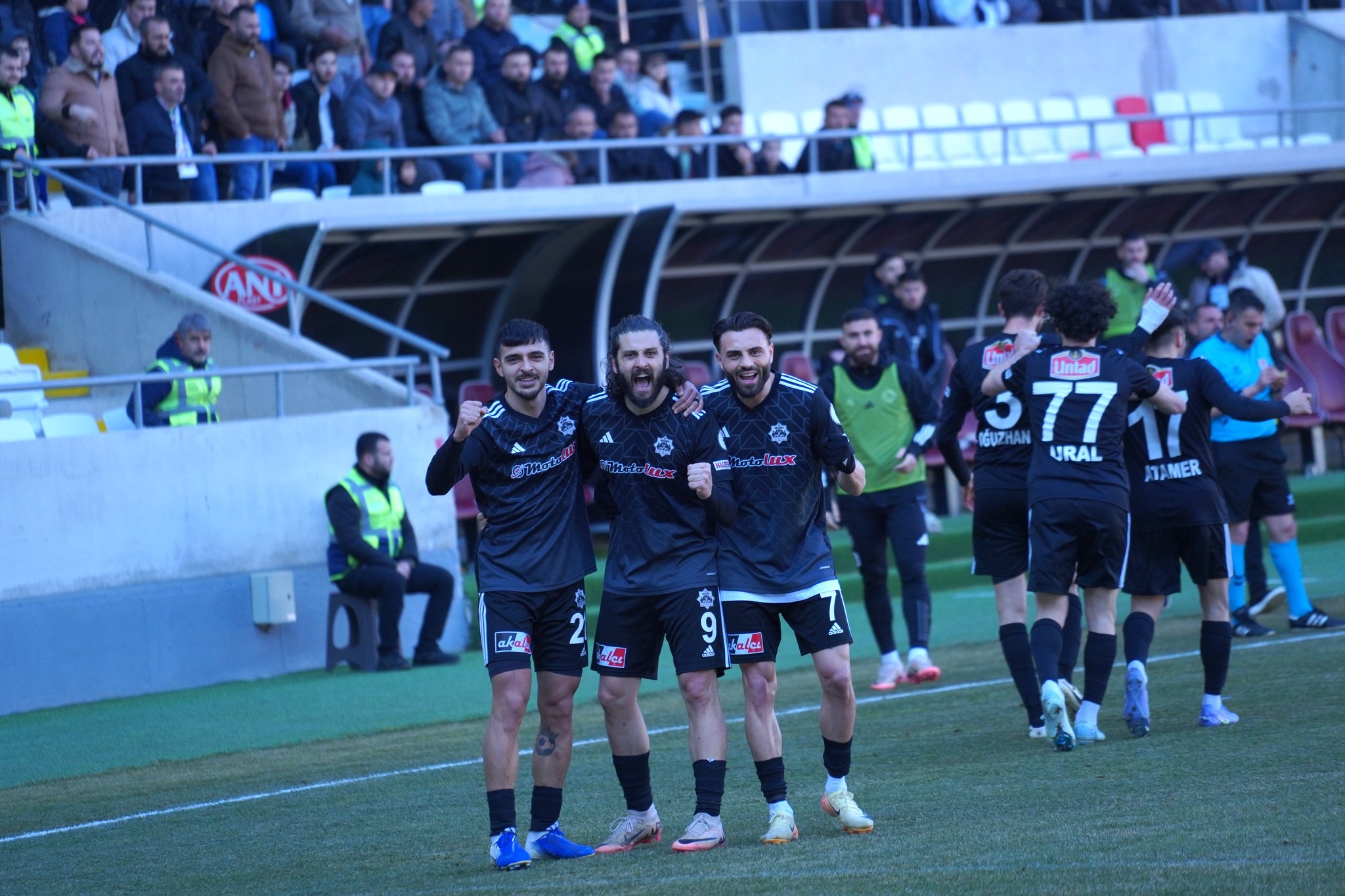 Aksarayspor, Zorlu Deplasmandan Galibiyetle Döndü