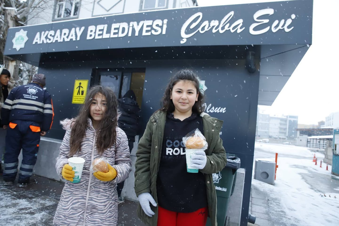 Aksaray’da Sıcak Çorba İkramı Kış Sabahlarını Isıtıyor