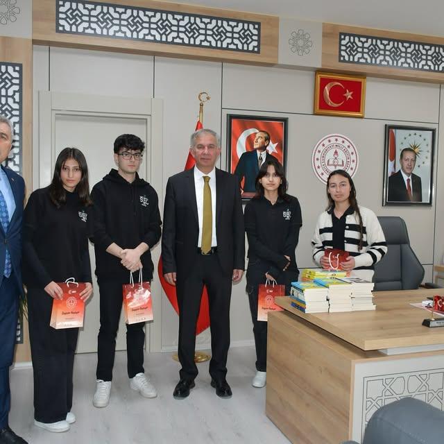 Adıyaman'daki Okullara Kitap Bağışı ile Öğrencilere Destek